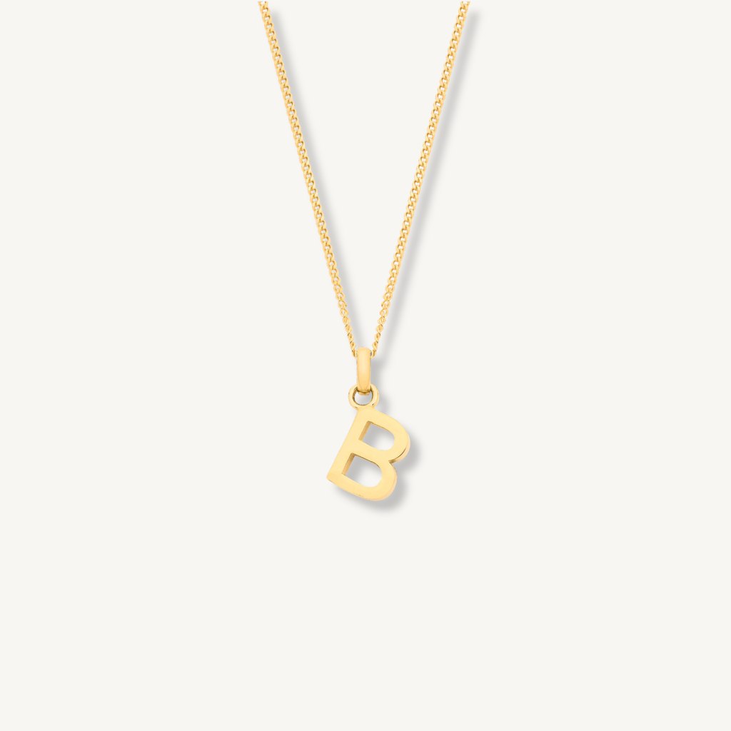 9ct yellow gold initial letter pendant detail
