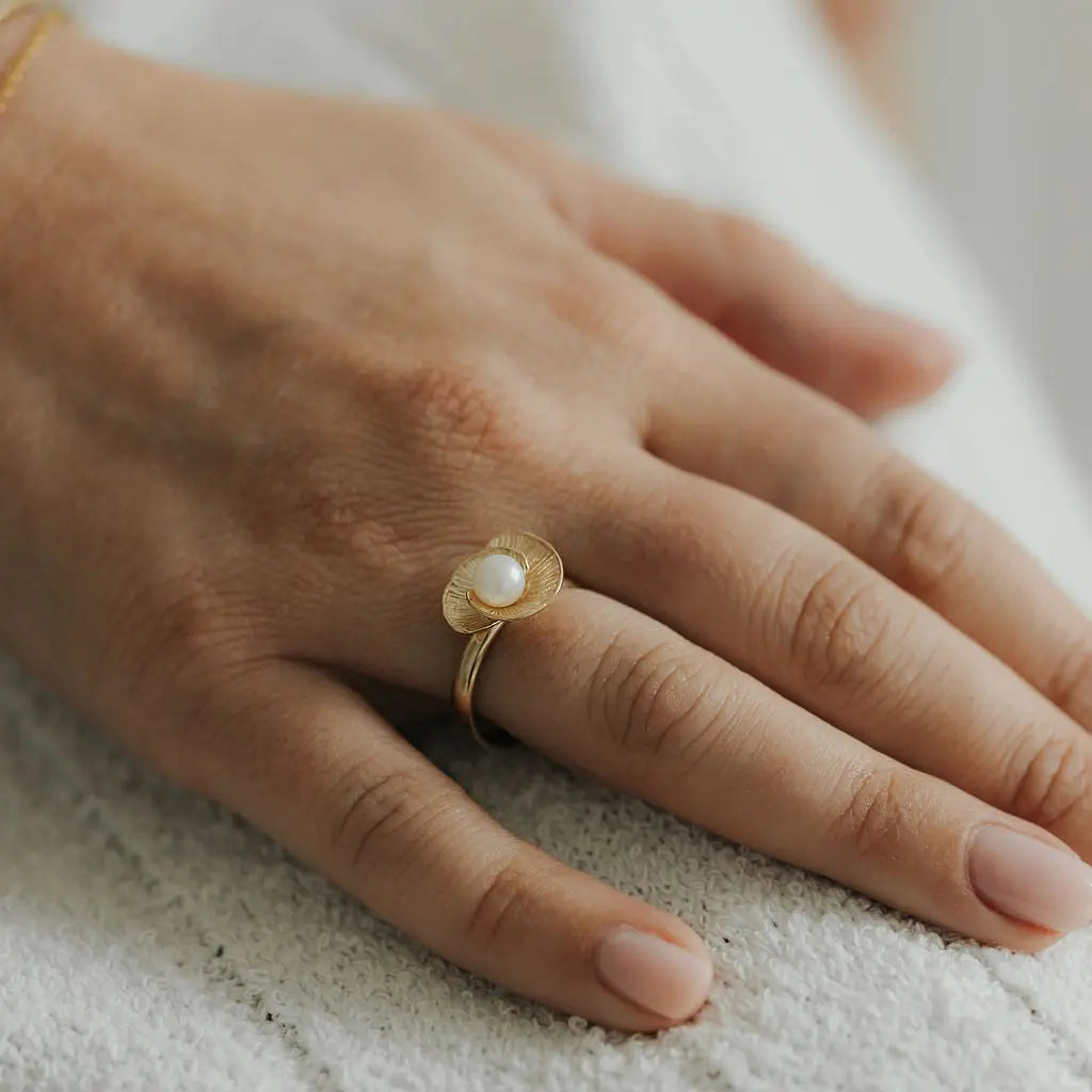 Pearl Flower Gold Ring in 9ct Yellow Gold THERESHEIS.jewels*