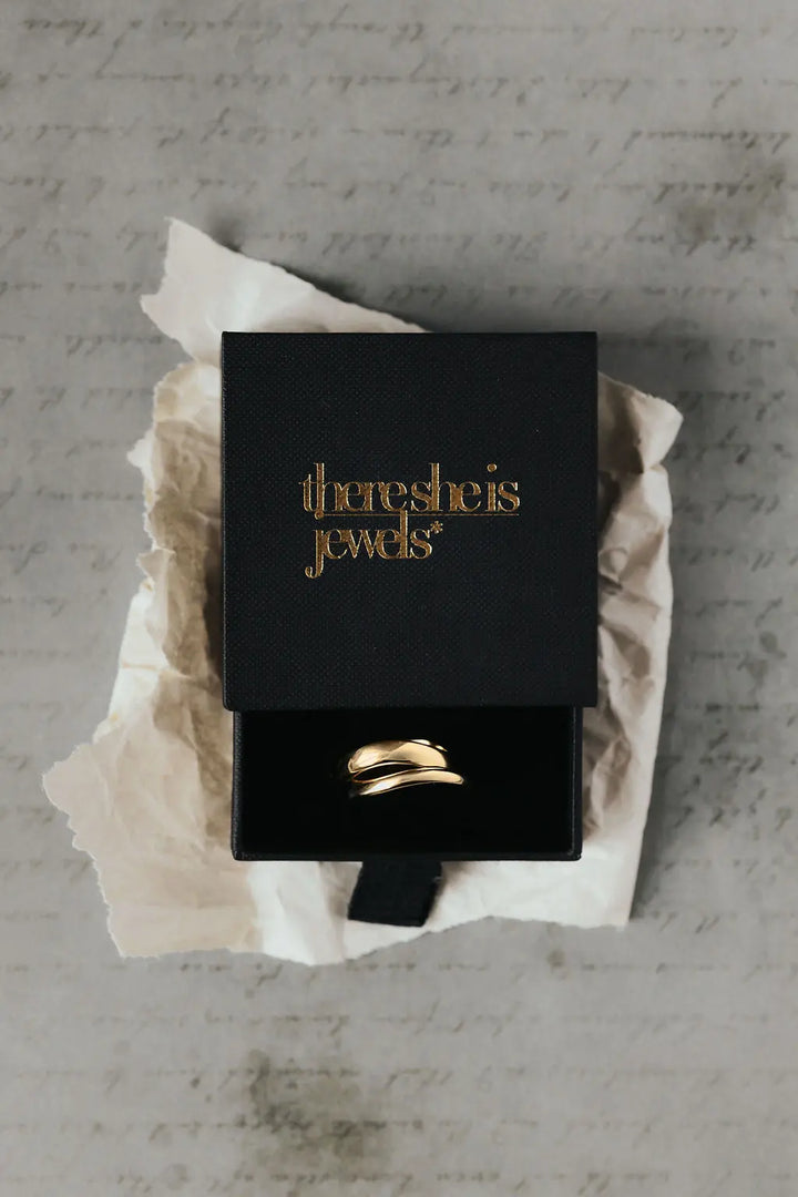 Thin Wave Gold Ring in 9ct Yellow Gold THERESHEIS.jewels*