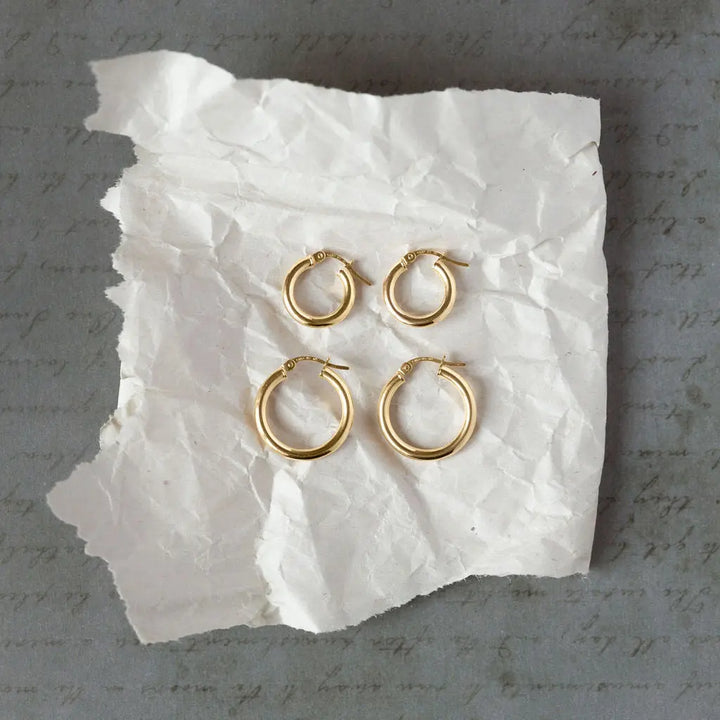 9ct yellow gold 20mm tube hoop earrings detail
