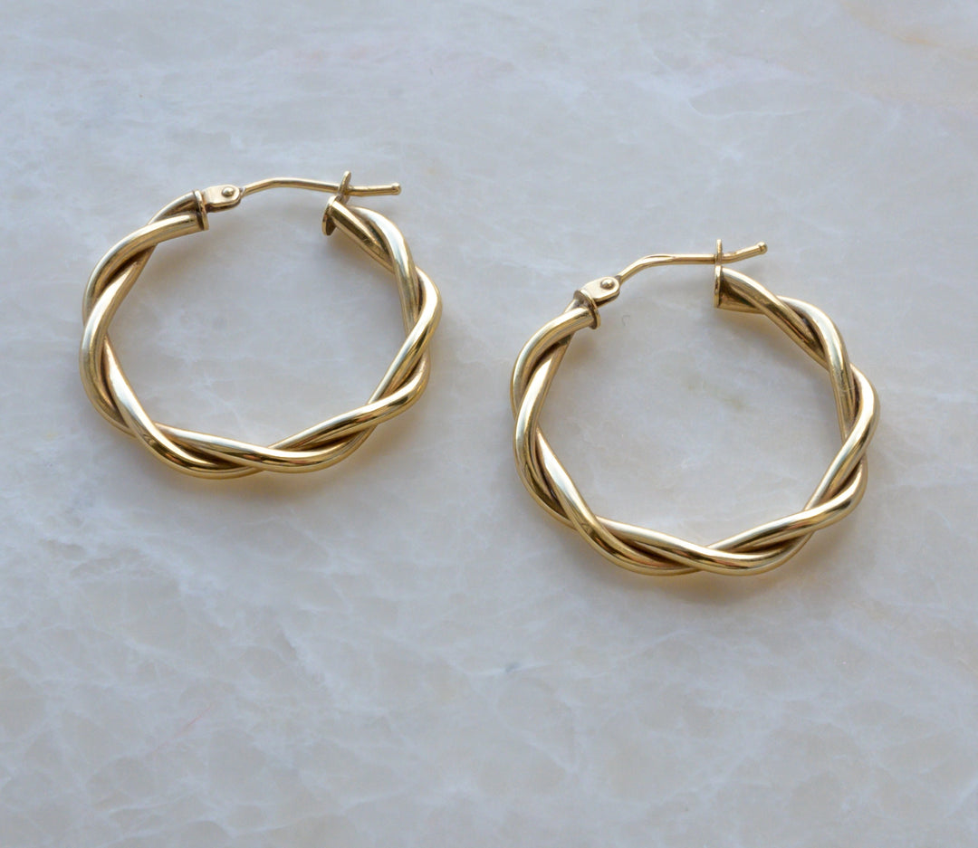 9ct Gold Twisted Hoop Earrings 25mm – Lightweight Elegant Everyday Jewelry Gift for Her